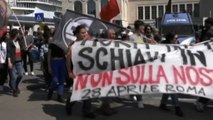 A Napoli tensioni fra polizia e manifestanti alla Stazione Marittima