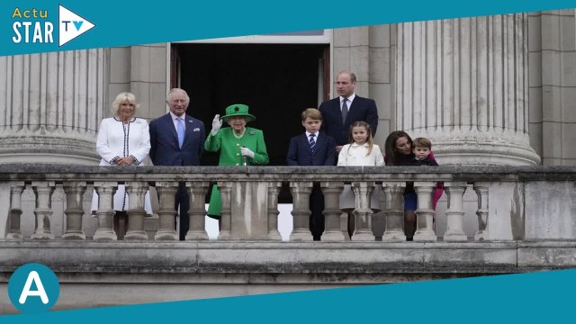 William et Kate : cette photo touchante jamais dévoilée d'Elizabeth II avec leurs enfants juste avan