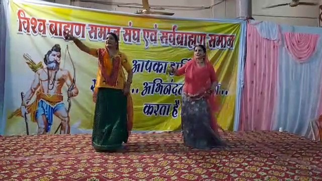 Video -गरबा, गणगौर नृत्य के साथ दी गायन की प्रस्तुति