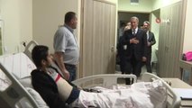 Bakan Akar, Kayseri Şehir Hastanesi'nde hastaları ziyaret etti