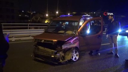 Hafif ticari araç bariyerlere çarptı: 1 yaralı