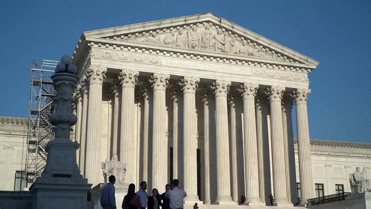 Suprema Corte dos EUA mantém por enquanto acesso a pílula abortiva