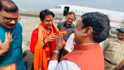 भोपाल पहुंचे पीठाधीश्वर धीरेंद्र कृष्ण शास्त्री, मंत्री, विधायक ने पैर छूकर लिया आशीर्वाद