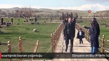 Dünyanın en büyük tarihi İslam mezarlığında bayram yoğunluğu