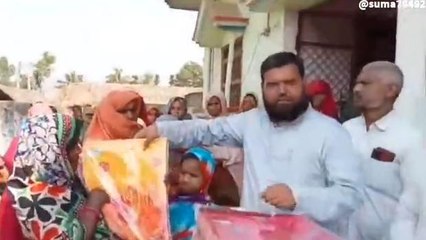 पूर्णिया: मरकज तहाब अटिलिमी ट्रस्ट की ओर से गरीबों में कपड़े का किया वितरण