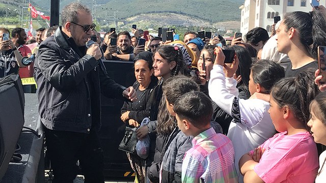 Haluk Levent, Nurdağı'nda depremzedelere konser verdi