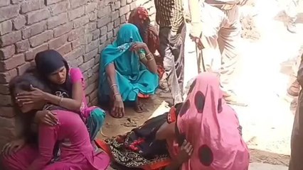 एटा: गांव के पास युवक का मिला शव, एएसपी पुलिस बल के साथ मौके पर