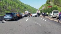 ANADOLU OTOYOLU'NDA 4 ARACIN KARIŞTIĞI ZİNCİRLEME KAZA