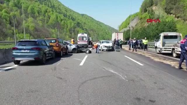 ANADOLU OTOYOLU'NDA 4 ARACIN KARIŞTIĞI ZİNCİRLEME KAZA