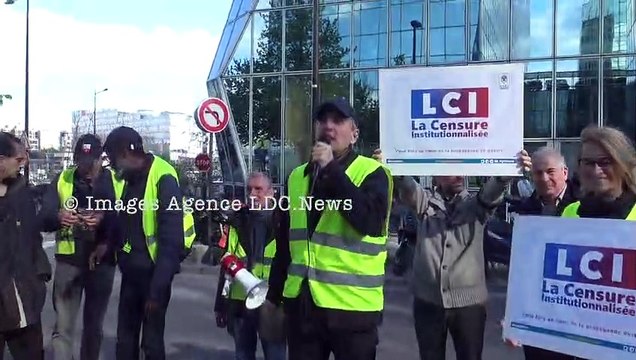 Non à la propagande de Guerre . Boulogne-Billancourt/France - 19 Avril 2023