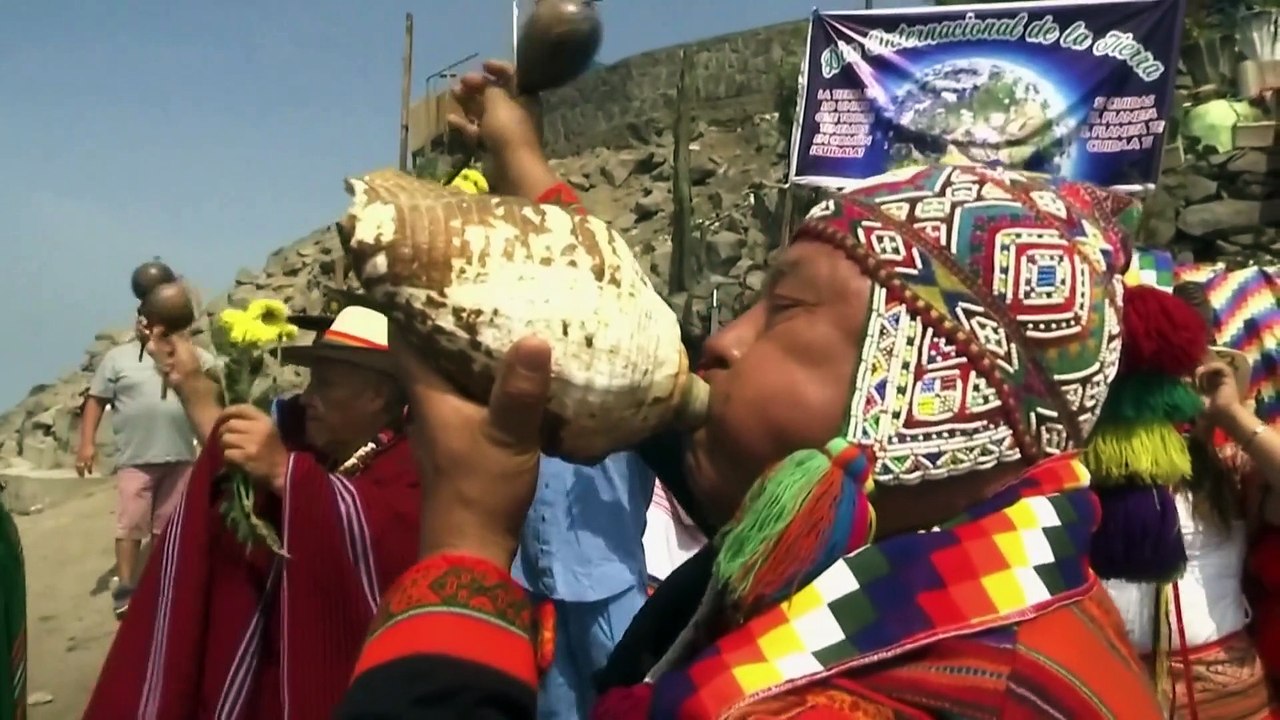 Peruvian shamans perform rituals on Earth Day