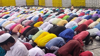 রাজ্যজুড়ে পালিত হচ্ছে খুশির ইদ, নামাজ পাঠ সেরে সৌভ্রাতৃত্বের আলিঙ্গনে চলছে শুভেচ্ছা বিনিময়