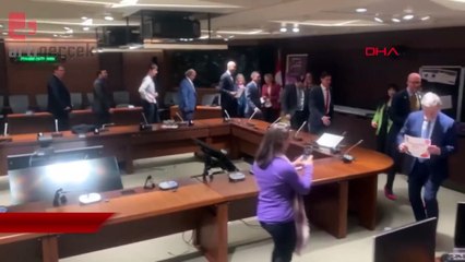 Erkek siyasetçiler kadına karşı şiddete dikkat çekmek için topuklu giydiler