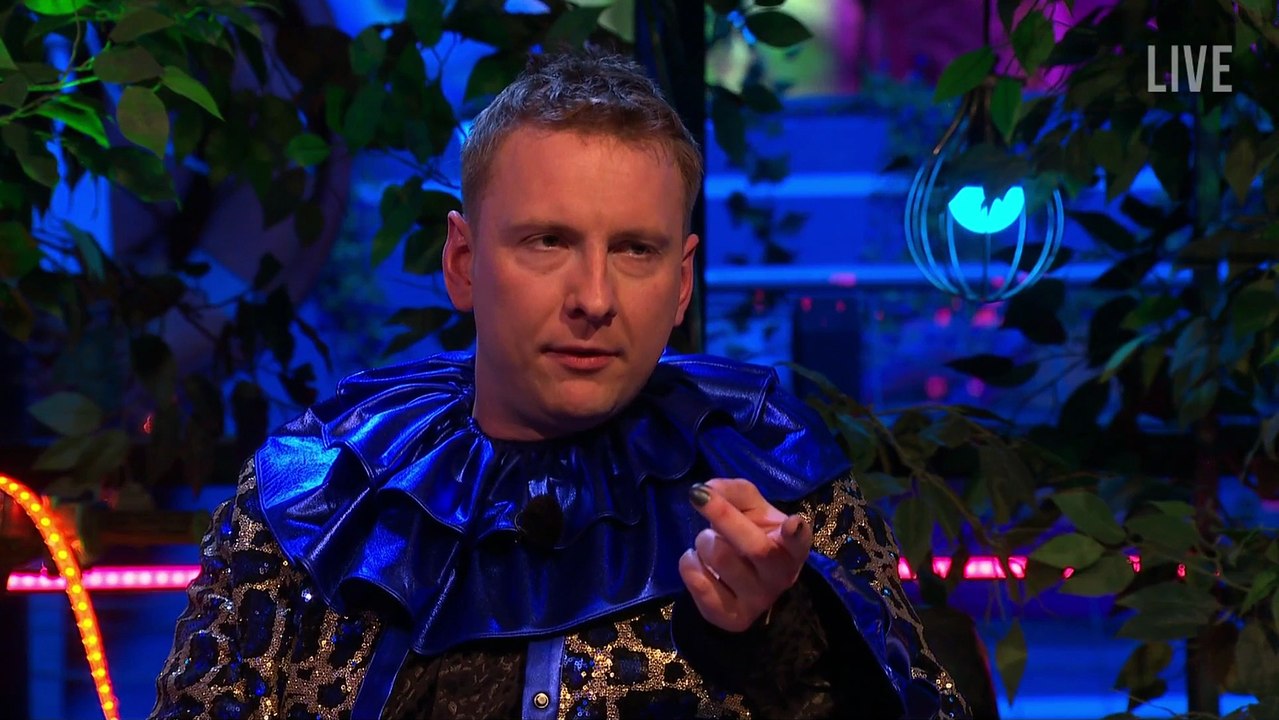 American actor Rob Delaney presented with jacket from Birmingham Rag Market on Late Night Lycett