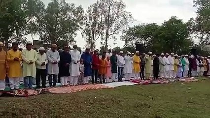 ईद की नमाज अदा कर देश में अमन-चैन की मांगी दुआ