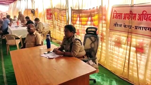 अफीम डोडा तोल केंद्र पर चौथे दिन 16 गांव के 83 किसानों का अफीम डोडा तुला