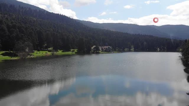 Ramazan Bayramı'nın ikinci gününde tatilciler Gölcük Tabiat Parkı'na akın etti