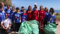 Palermo, i volontari ripuliscono la spiaggia della costa del Sud