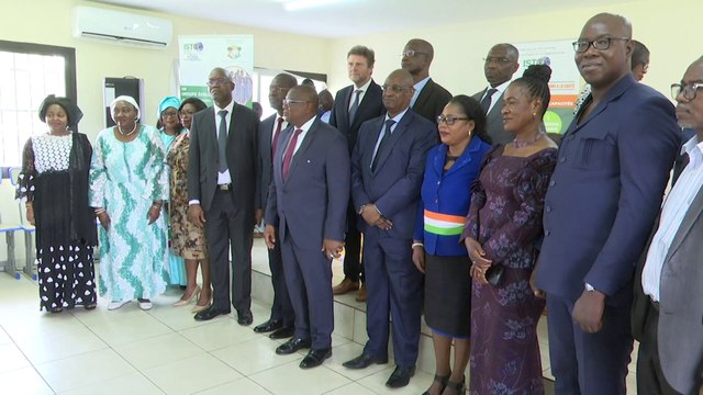 22 auditeurs reçoivent leurs parchemins à la fin d'une formation de Journalisme Reporter d'Images 