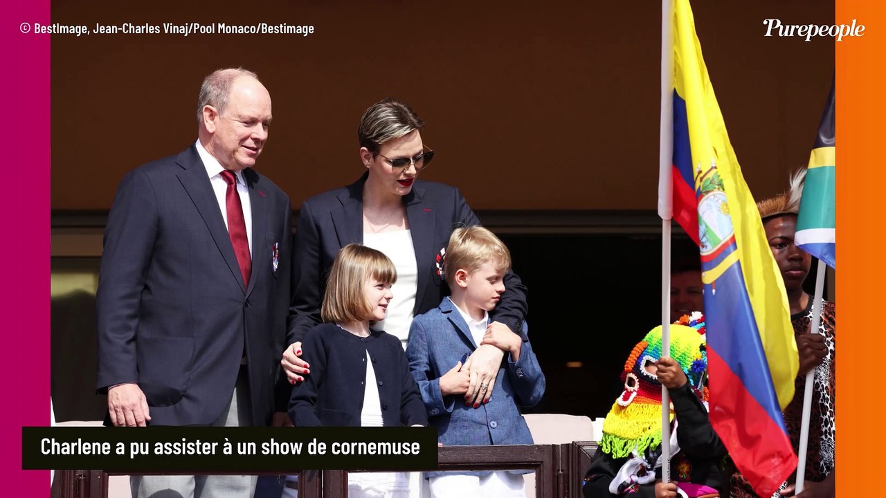 Charlene câline avec ses jumeaux : Sourire figé et lunettes fumées aux côtés du prince Albert de Monaco