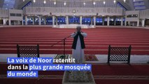 Dans une grandiose mosquée pakistanaise, la voix du muezzin convie à la prière