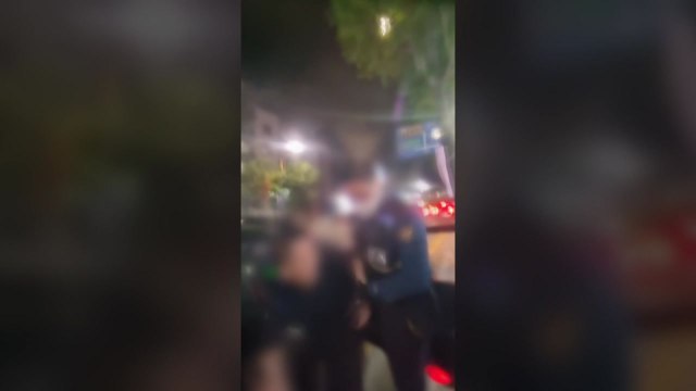 술 더 내놔 ...만취해 무전취식 시도·경찰 흉기 위협 50대 검거 / YTN