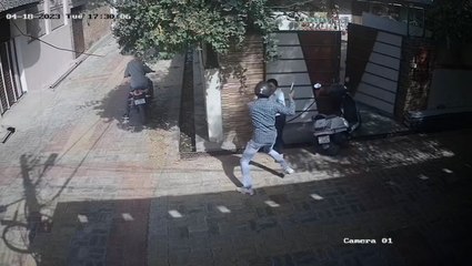 Moment woman robbed at gunpoint in India