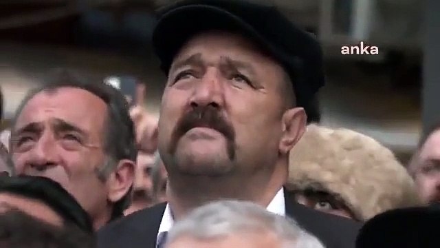 Meral Akşener, Dinle beni hilal bıyıklı, Sinan Ateş'in katillerini bulmazsam namussuzum diye seslendi, vatandaş gözyaşlarını tutamadı