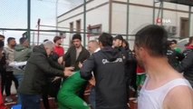 Rize'de amatör maçta sahaya yakışmayan görüntüler