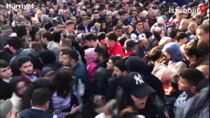 Bayramın ikinci gününde Eminönü'nde insan seli