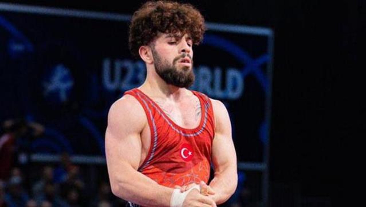 Altın yağıyor! Milli güreşçi Adem Burak Uzun, Avrupa şampiyonu oldu