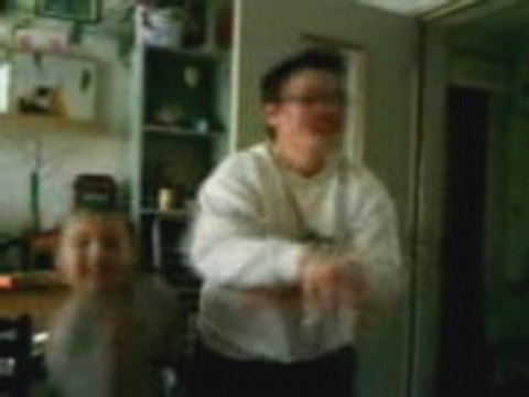 Amine & Ilyess dansent la Tecktonik de Mondotek !