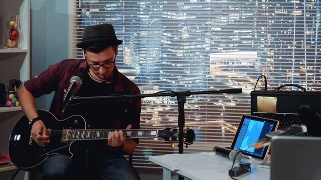 18) Pop Musique. Easy Lemon 60 Second. Pop. Optimiste. Kevin MacLeod