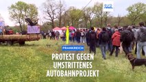 Frankreich: Hunderte protestieren gegen umstrittenes Autobahnprojekt