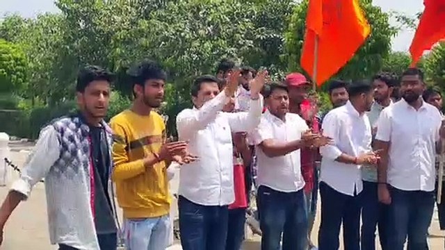 अखिल भारतीय विद्यार्थी परिषद का जयपुर में रामप्रसाद मीणा और संजय पांडे को न्याय दिलाने के लिए विद्यार्थी परिषद ने पुतला जलाया.. देखें वीडियो...