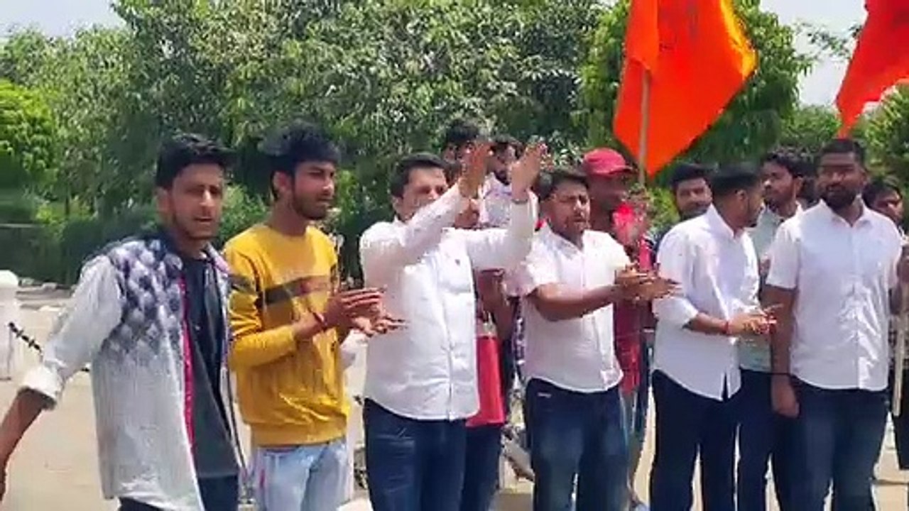 अखिल भारतीय विद्यार्थी परिषद का जयपुर में रामप्रसाद मीणा और संजय पांडे को न्याय दिलाने के लिए विद्यार्थी परिषद ने पुतला जलाया.. देखें वीडियो...