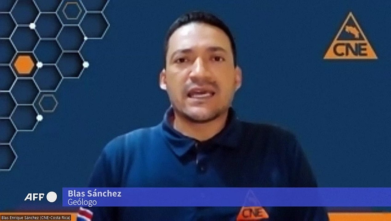 Vulcão Rincón de la Vieja entra em erupção