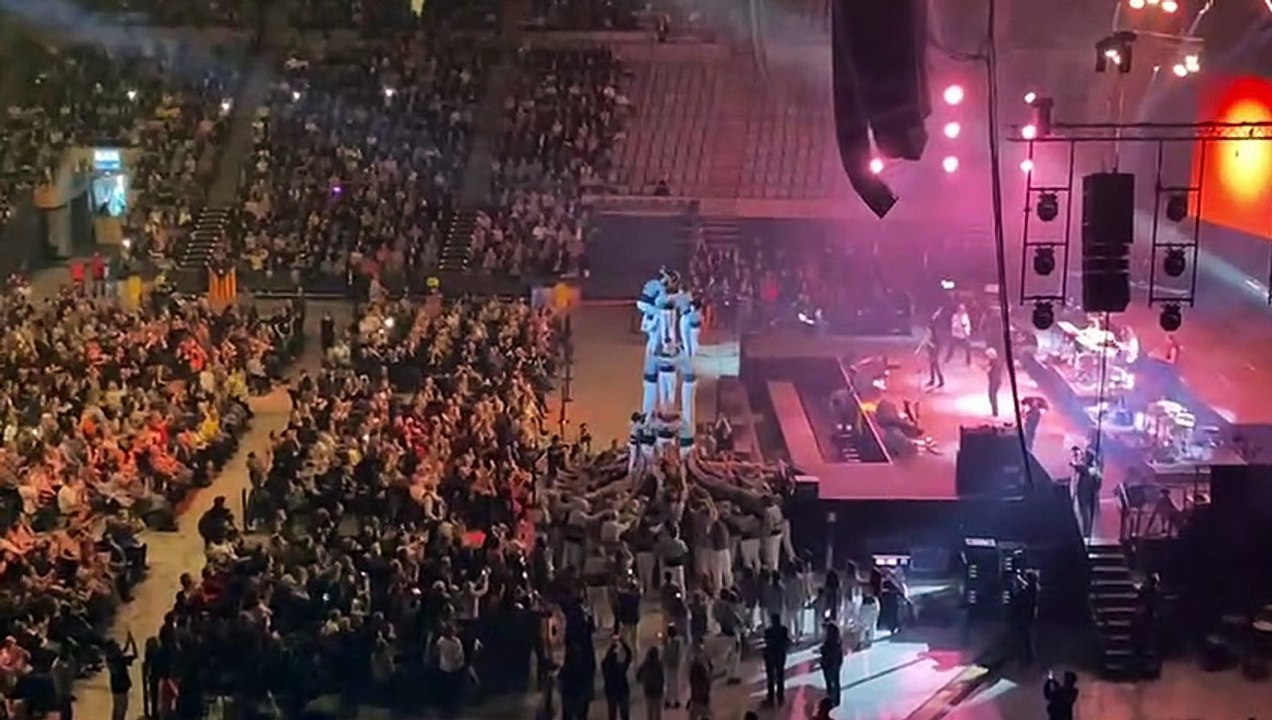 Castellers de Sants al concert de la Companyia Ele`ctrica Dharma