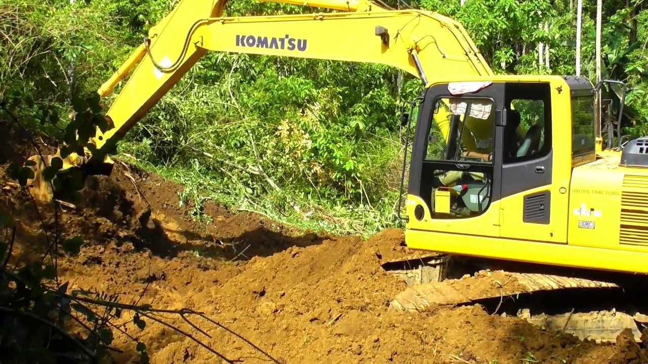 Caterpillar PC 195 LC Excavator Loading Trucks And Operator View