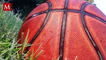 Niños lanzan balón por accidente a casa ajena y el dueño les dispara