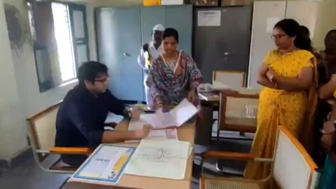 ములుగు: రెసిడెన్షియల్ కాలేజీని ఆకస్మికంగా తనిఖీ చేసిన ఐటీడీఏ పీవో