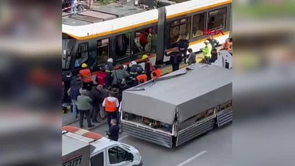 TRAMVAYIN ÇARPTIĞI KADIN HAYATINI KAYBETTİ