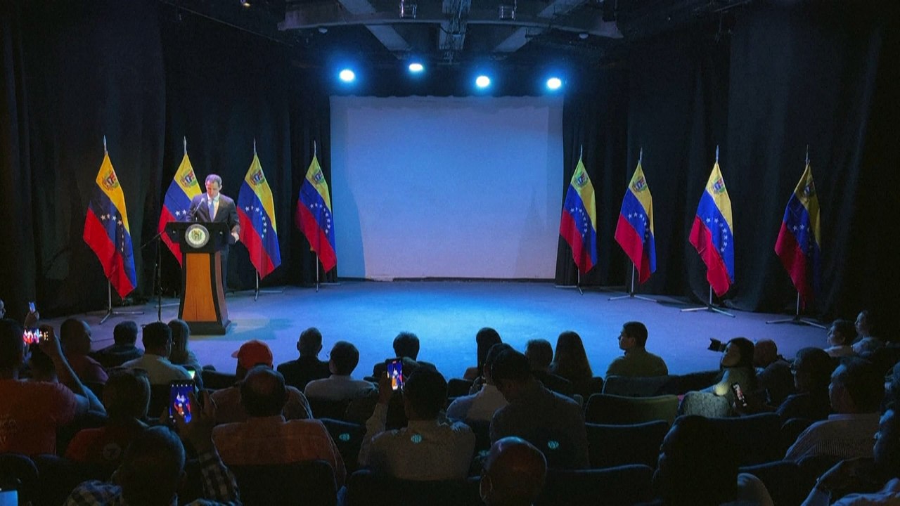 Colombia "obligó" a opositor venezolano Guaidó a abandonar el país