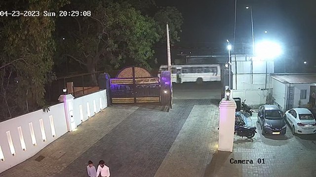 फूफाजी के विवाह की वर्षगांठ समारोह में आई थी महिला, लाखों रुपए के जेवर से भरा पर्स पार