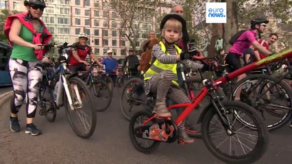 Budapeste enche-se de bicicletas nas comemorações do Dia da Terra