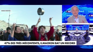 Franz-Olivier Giesbert : «Pour faire des papouilles ou signer des chèques, Emmanuel Macron gouverne beaucoup avec la main»