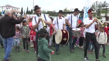 Depremzede çocukların 23 Nisan coşkusu