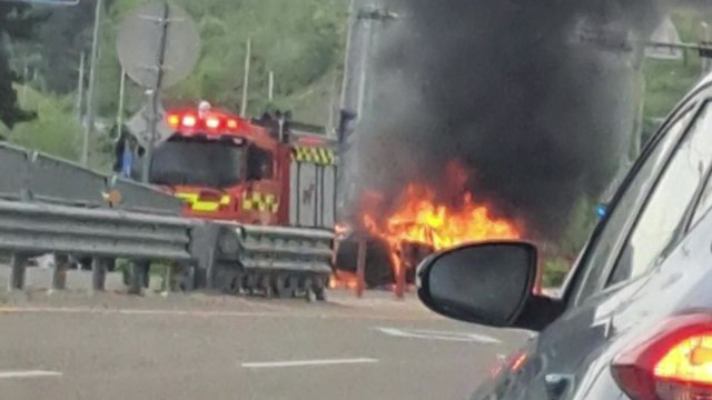 오토바이·승용차 삼거리에서 충돌...1명 사망 / YTN