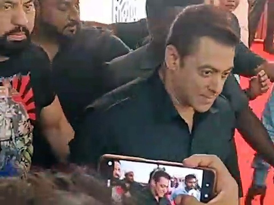 "Star-Studded Eid Bash: Salman  Khan Spotted at Sister's Home"