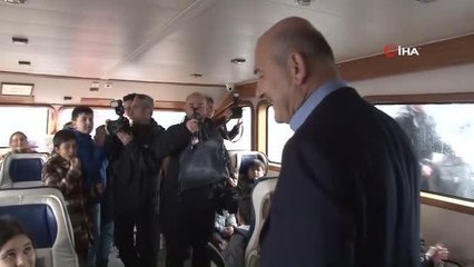 İçişleri Bakanı Soylu çocuklarla boğaz turu yaptı